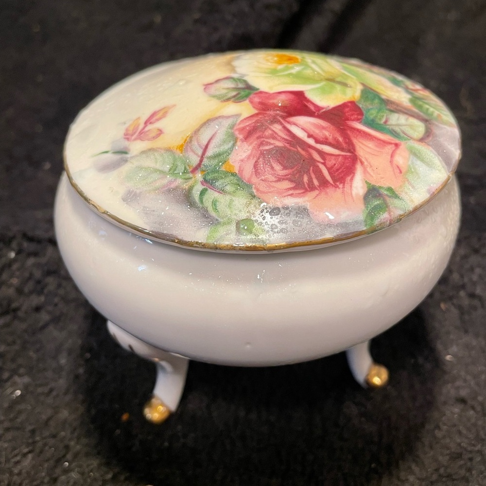 Vintage white round porcelain jewelry box with hinged lid, footed.